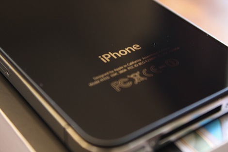 iPhone5、フロントパネルの画像が流出。インカメラの位置が中央に変更か。