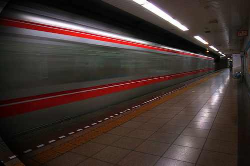 東京メトロ、トンネル内でのデータ通信の完全開通を来春に延期。
