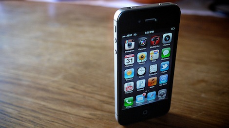 携帯電話販売ランキング、旧モデルで順位が大きく変動。「iPhone 4S」が再び首位に。