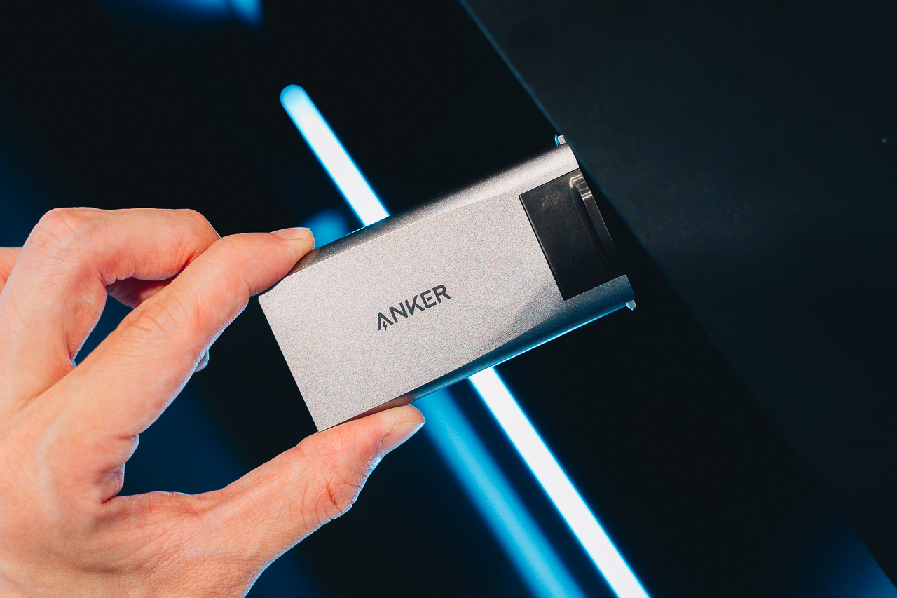 これ充電器です。フリスクサイズ・厚さ12mmのAnker Prime Charger (65W, Slim, GaN) フォトレビュー