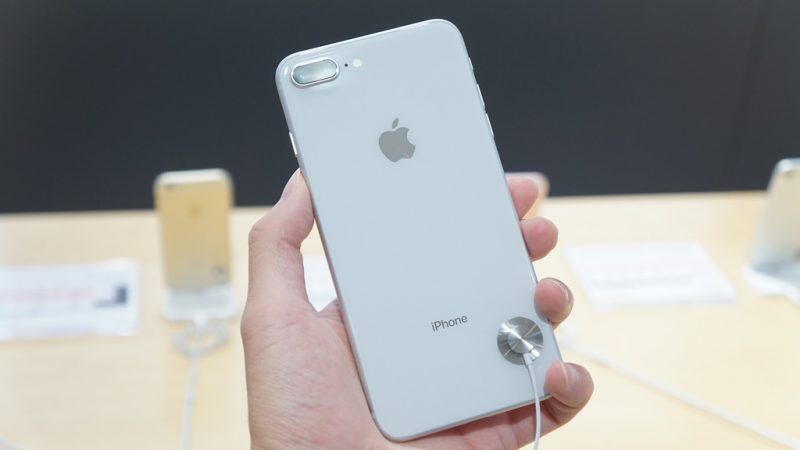 iPhone 8」の背面ガラス、割れたら修理費用は最大43,800円