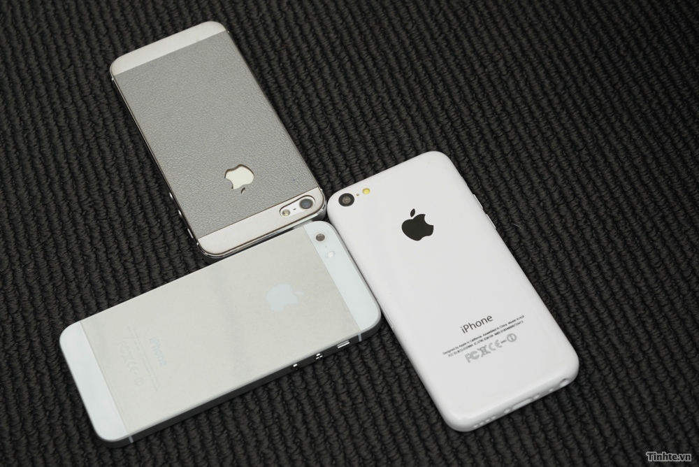 iPhone5SとiPhone5C（廉価版iPhone）とされる画像がリーク
