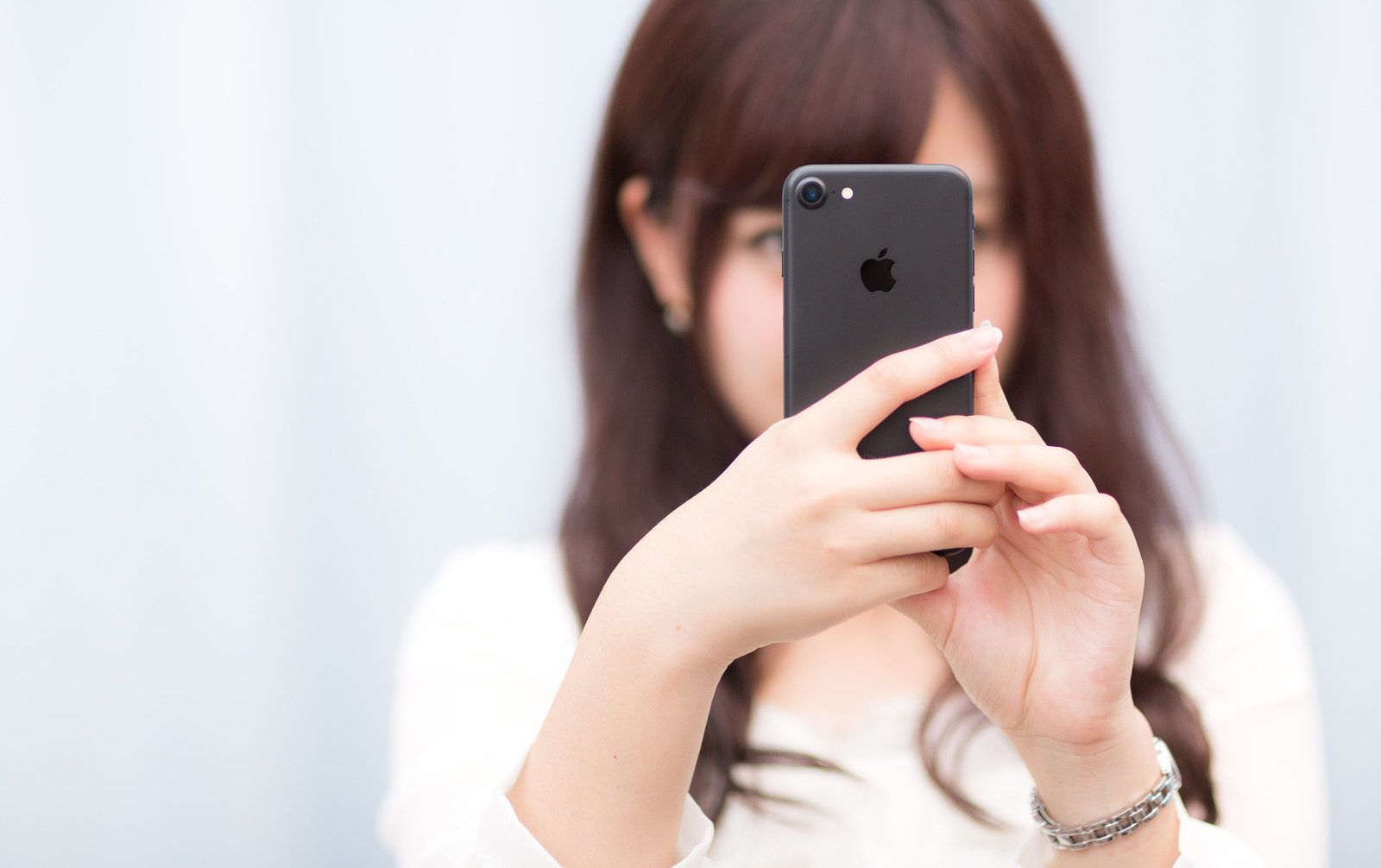 女子高生の「iPhone」利用率は85%、学生に圧倒的な人気