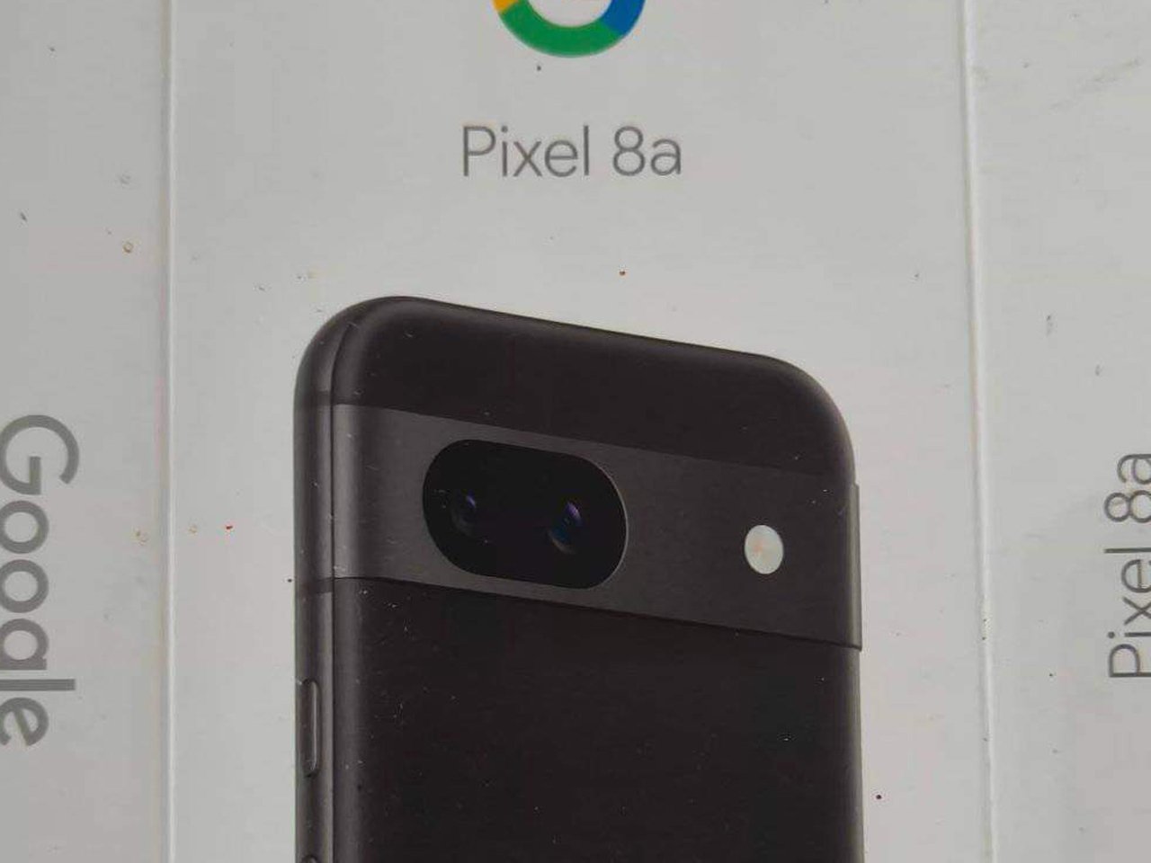 Pixel 8aのパッケージ写真が流出。丸みのある新デザインが確認される