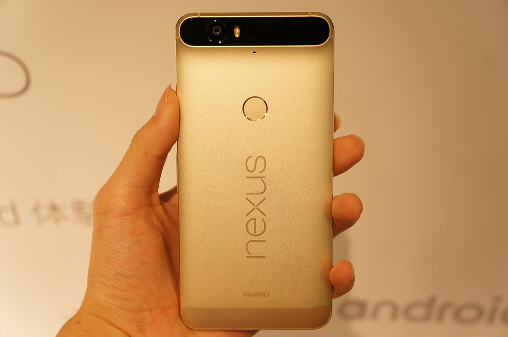 ソフトバンク、「Nexus 6P」のゴールドカラーを12月12日発売。容量は64GBのみ