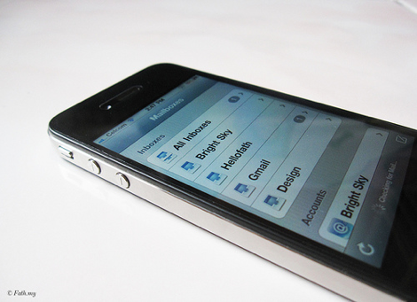 au版「iPhone 4S」がキャリアメールのリアルタイム受信に13日より対応。