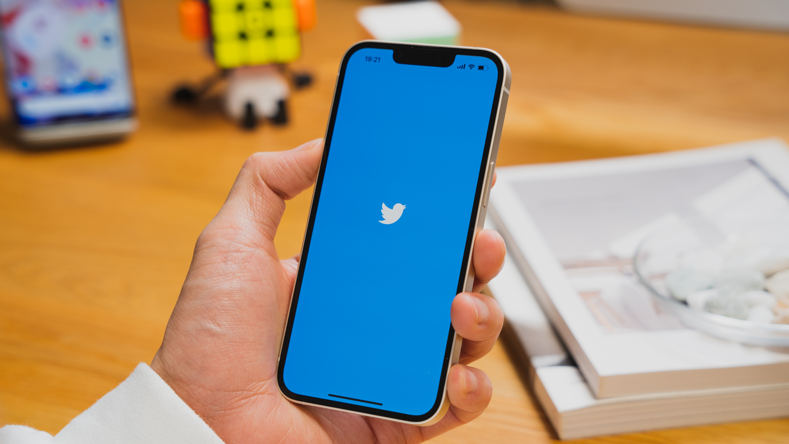 イーロンマスク「Twitterに編集ボタンいる？」→7割超が欲しいと回答。新CEOは慎重な投票を呼びかけ